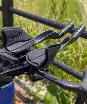 BORA ULTRA WTO 60mm C23 ホイールとDeda Superzeroハンドル・Deda Superboxステムを組み合わせたロードバイクカスタム写真。高速巡航性とエアロ性能を高めるパーツ構成を紹介するための画像。