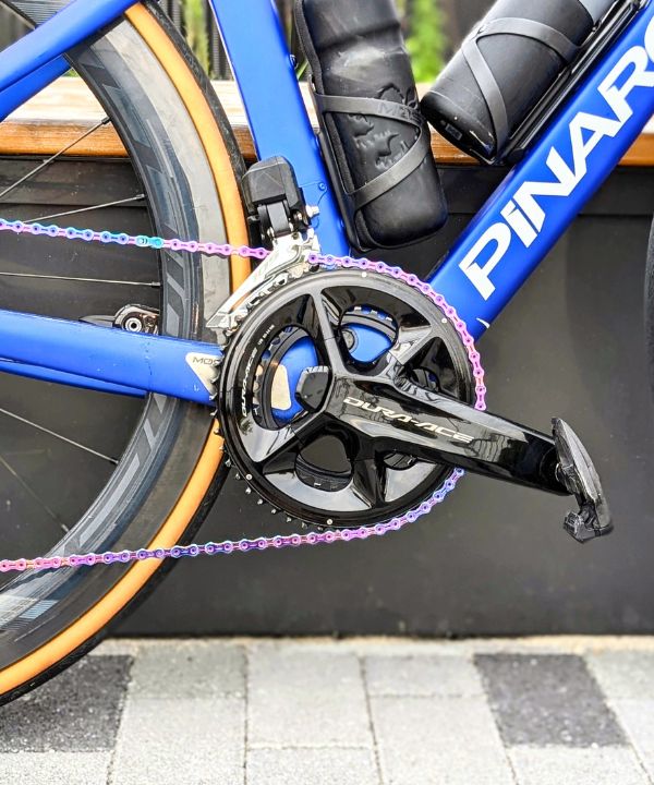 PINARELLO F5のカスタム例。BORA ULTRA WTOホイールとDURA-ACEクランクを装備したコンポ交換仕様