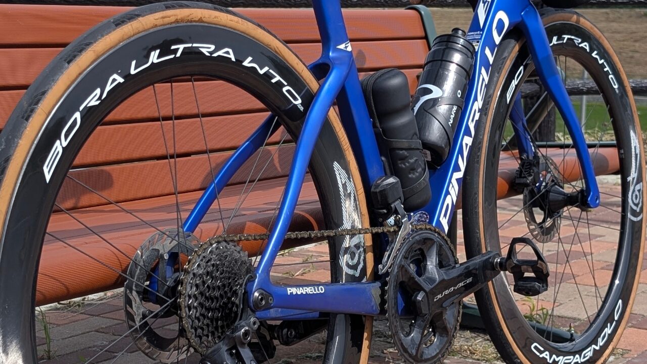 BORA ULTRA WTOを装着したPINARELLO F5。TT(タイムトライアル・ロングライド)仕様のバイク。