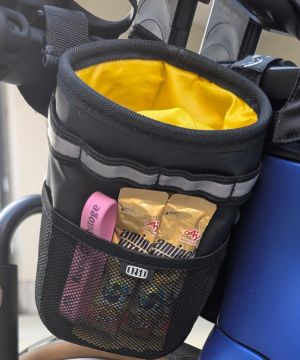 R250フロントポーチの使用例|補給食やジェルを収納した状態とイエロー内装の視認性