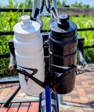 サドルボトルケージをTopeakトライバックアッププロに装着したロードバイクのリアビュー