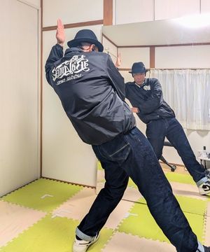 京都府宇治市の京都ツジケンジムで行う、ロードバイク×筋トレ×ダンスを組み合わせたパーソナルトレーニング風景
